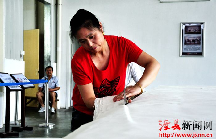 我县连续3年优发国际、书画纸抽检合格率达100%